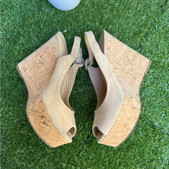 Veronica Beard
Dali Sand Suede Peep-Toe Wedge Platform Sandals size 8 women - Picture 13 of 15